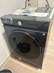 Samsung 27" Bespoke Front Load Washer 5.3 cu. ft. with AI OptiWash & Auto Disp. - Picture 1 of 5