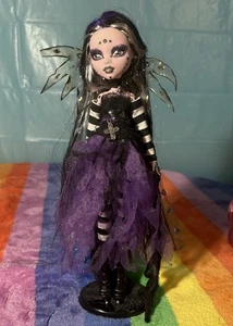 Custom OOAK Monster High Puppe Goth Fee Draculaura Handarbeit Flügel handbemalt - Bild 1 von 7