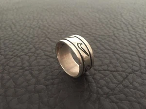 VINTAGE 1980'S RARE STERLING SILVER NIKE SWOOSH ENGRAVED MENS SPORT RING SZ.10.5 - Picture 1 of 9