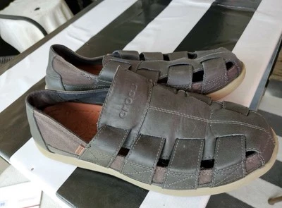 Sandalias CROCS Santa Cruz Pescador Marrón Hombre Talla 11 Foto 1 de 4