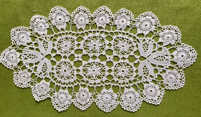 Wunderschöne alte- Tischdeckchen Häkeldecke Handarbeit Weiß Oval 45 x 24 cm - Bild 1 von 4