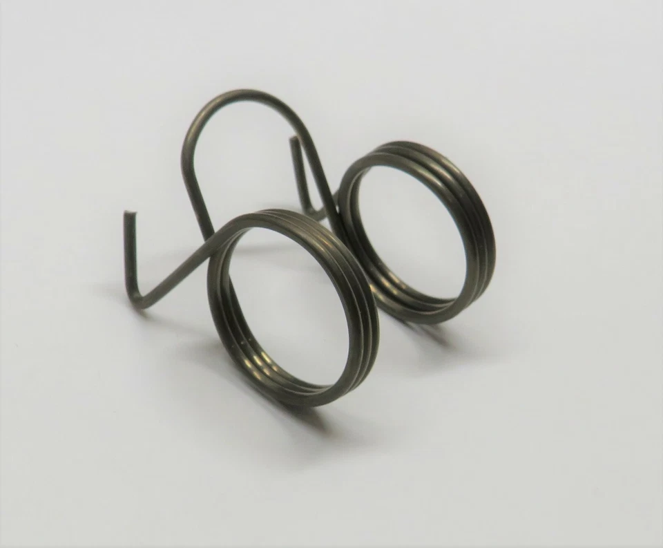 International LA LB 1.5 2.5 HP Flywheel Crank Handle Spring Gas Engine motor IHC - Image 1 of 1