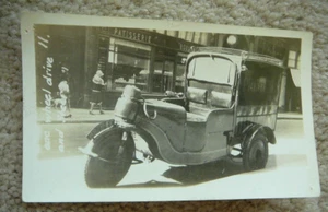 Vintage B&W Photograph - 3 Wheeled Taxi Cab - Front Wheel Drive & Steer - France - Picture 1 of 2