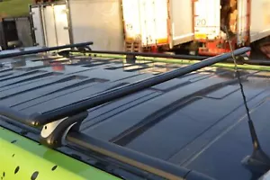 Barras transversales de techo negro + piezas para adaptarse a Volkswagen Transporter T7 2022 + parte superior de camioneta - Imagen 1 de 10