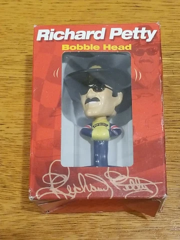 Richard Petty 2002 Carolina Speedway Pop Secret #43 Bobble Head - NIB Cover