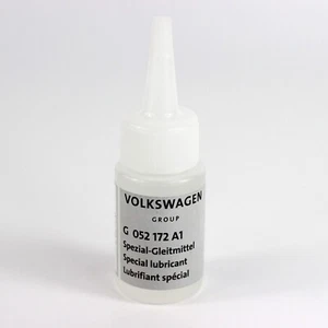 Volkswagen VW VAG Group Roof Rubber Care Oil Lubricant G052172A1 - 30ml - Picture 1 of 3