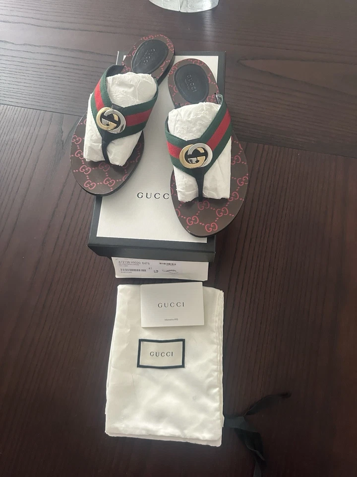 Sandalia Gucci GG Kika Web Rayas Tanga Plana Solapa Abatible Rojo Verde Marrón Talla 9.5/10 Foto 1 de 4
