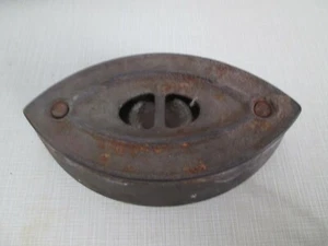 Antique Vintage Rustic Sad Iron, No Handle, Mark Not Legible, Cast Iron, French - Picture 1 of 4