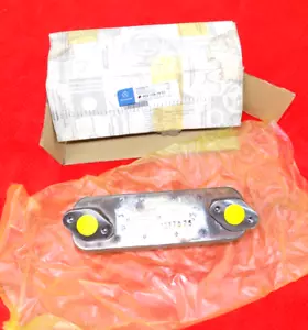 ENFRIADOR DE ACEITE ORIGINAL MERCEDES 0001802765 OM906 OM926 - Imagen 1 de 3