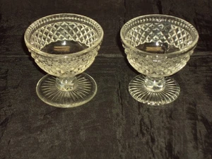 Par de pedestales antiguos de vidrio prensado redondo de sal abierta - Imagen 1 de 6