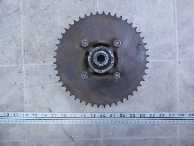 Kawasaki F2 1967 175cc K787-2) rueda trasera piñón y soporte Foto 1 de 4