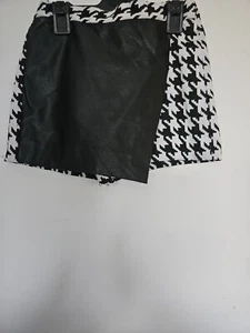 river island Girls Black And White Short With Leather Panel 7-8 Years - Picture 1 of 7