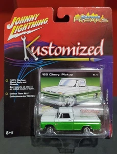 2005 Johnny Lightning KUSTOMIZED 65 CHEVY PICKUP #13 Green Street Freaks - Picture 1 of 7