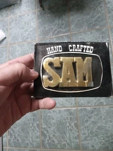 Hebilla de cinturón de latón macizo con letras de bloque recortadas con nombre SAM de colección - Imagen 1 de 2