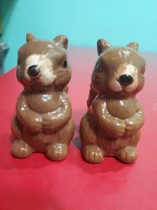 Vintage squirrel salt and pepper shakers 3" tall 2.5" wide - Picture 1 of 5