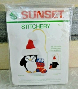 Vintage 1982 Sunset Stitchery Pinguin 3D Ornament Kit #123 NEU - Bild 1 von 2