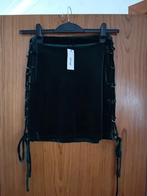 NASTY GAL LADIES BEAUTIFUL LACE UP VELVETBODYCON MINI SKIRT GREEN SIZE 14 BNWT - Image 1 of 4