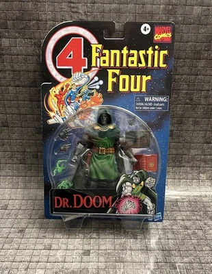 Tarjeta retro Marvel Legends Dr. Doom Fantastic Four FF4 en mano lista para enviar Foto 1 de 2