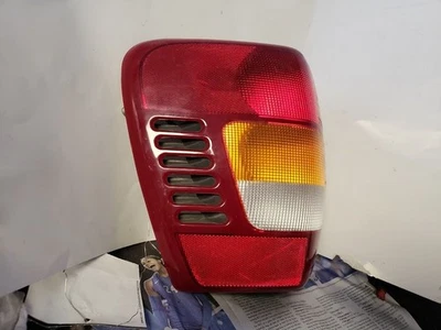 Luz trasera izquierda del conductor a través del 11/11/01 para 99-02 Grand Cherokee 574582 Foto 1 de 4