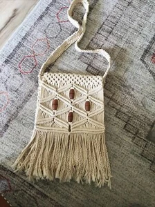 Bolso de hombro vintage marfil macramé con flecos tejido cuentas de madera, boho, hippie - Imagen 1 de 9