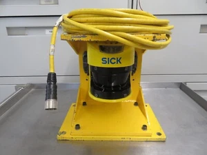 Sensor láser de seguridad Sick S300 S30A-7011BA con cable de montaje en enchufe del sistema (19541) - Imagen 1 de 9