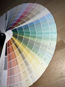 CLEARANCE ITEM....... ....... BENJAMIN MOORE PAINT COLOR CHART FAN SWATCH CHIPS
