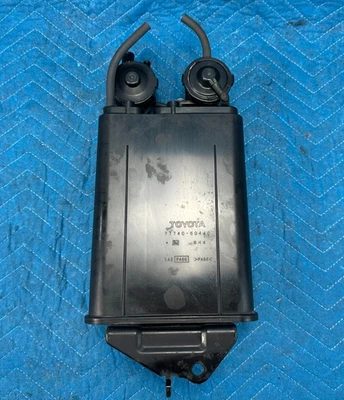 Bote de vapor de carbón Toyota Land Cruiser LX470 77740-60440 2003 2004 2005 FABRICANTE DE EQUIPOS ORIGINALES Foto 1 de 4