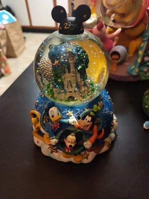 Globo de nieve Disney World 2000 Celebrate the Future de Cheryl Berman de colección funciona Foto 1 de 4