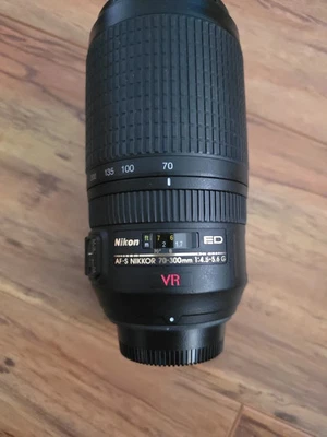 Lente Nikon AF-S VR Zoom-Nikkor 70-300 mm f/4,5-5,6G IF-ED Foto 1 de 4