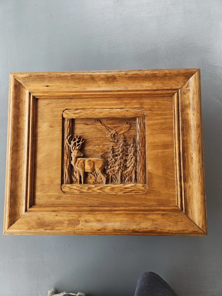 Pistola de madera ciervo y águila tallada madera decoración de pared - pistola oculta segura Foto 1 de 4