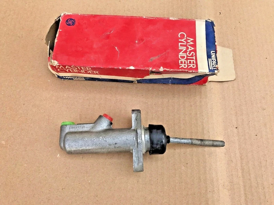 NOS Land Rover Clutch Master Cylinder CV type 90569126 - Photo 1/2