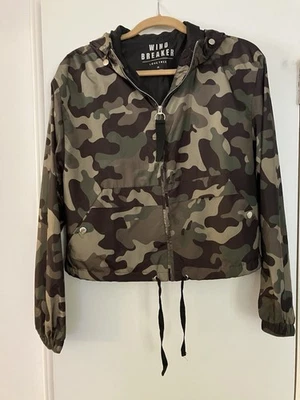 Chaqueta con Capucha Wind Breaker Love Tree Para Mujer Mediana Verde Camuflada Cremallera Completa Foto 1 de 4