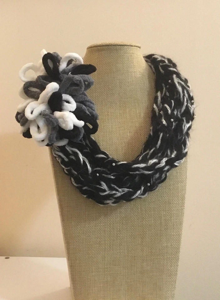 Sciarpa collana, scaldacollo, collana fatta a mano, sciarpa misto lana - Immagine 1 di 1