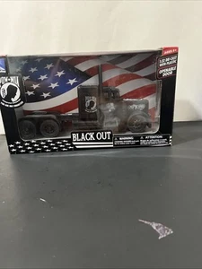 Camión Peterbilt Custom Black Out POW-MIA You Are Not Forgotten 1/32 - Imagen 1 de 8