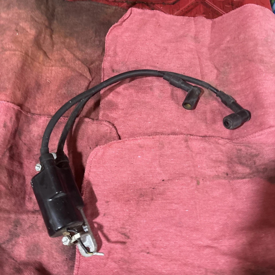 Honda CM200t Twinstar 1981 bobina de encendido y soporte de montaje Foto 1 de 4