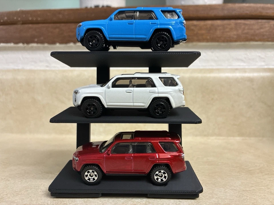 (3) Nuevo MATCHBOX Toyota 4Runner 2025 blanco, azul y rojo (soporte no incluido) Foto 1 de 1