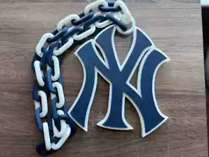 Collar de cadena de gran tamaño de los Yankees de Nueva York - Colgante de abanico audaz para verdaderos partidarios - Imagen 1 de 2