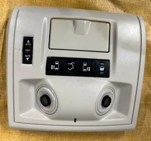 2013-16 Town & Country Caravan Front Dome Light Overhead Console W/ Switches B63 - Picture 1 of 10