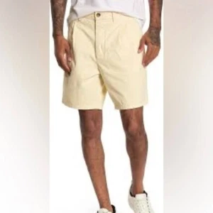 NWT Amendi Men's Yellow Karl Pleated Front 100% Cotton Shorts, Size 32 - Picture 1 of 7