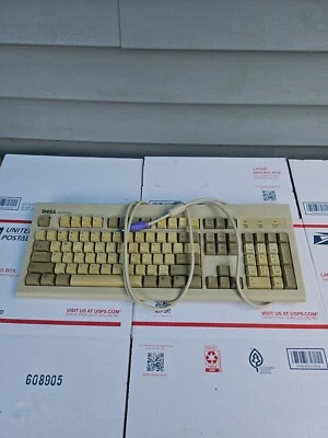 DELL QUIET KEY WIRED PS/2 KEYBOARD  MODEL SK-1000REW Trl7#57 - Image 1 of 4