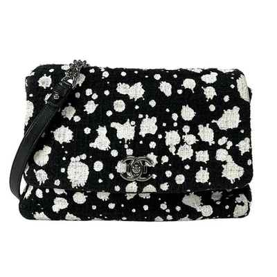 Bolso de Hombro Chanel Coco Boy Negro y Blanco Pintado Cadena Hombro Plateado Foto 1 de 4
