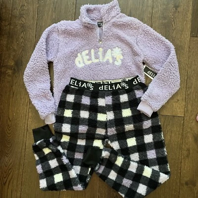 Nuevo con etiquetas dELIA*s Juniors Pijama Púrpura a Cuadros Cremallera Conjunto de Joggers Pequeño Foto 1 de 3