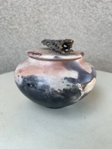 Böhmische kleine Kunstkeramik Topf Deckel rosa grau Treibholz Akzent 4,5" C Ratliff - Bild 1 von 9