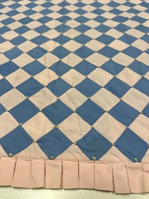 Colcha de bebê antiga 37X38” unissex rosa e azul 2” quadrados plissada borda feita à mão - Imagem 1 de 4