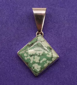 Joe Delgarito Argento Sterling Navajo Verde Turchese? Ciondolo 1 3/4" firmato - Foto 1 di 4