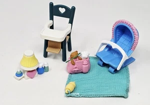 Casa de muñecas Loving Family Fisher Price 1999 pertenencias para bebés #74822 completa en muy buena condición - Imagen 1 de 10
