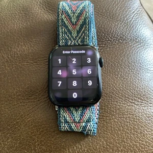 Apple Watch Series 8 GPS + Cellular 45mm Aluminum Case Midnight MNVL3LL/A - Photo 1 sur 6