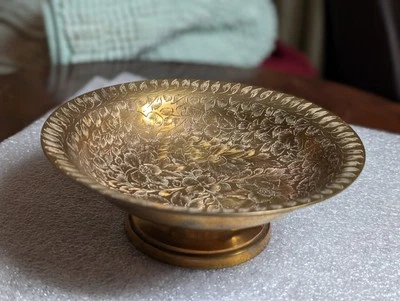 Vtg Brass Pedestal Bowl Hand Engraved Etched Intricate Pattern India 6”x 2.25” — 第 1/4 张图片