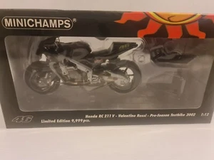 Valentino Rossi. Honda RC211V. Pre season testbike 2002. Minichamps 1/12 - Picture 1 of 5
