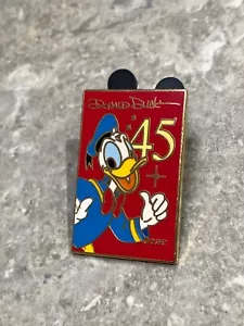 DISNEY DLR 45TH ANNIVERSARY SIGNATURE SERIES PIN BADGE DONALD DUCK - Picture 1 of 2